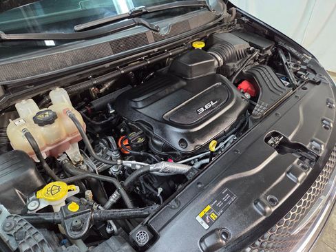 Used 2018 Chrysler Pacifica Touring Plus w/ Tire & Wheel Group image 7