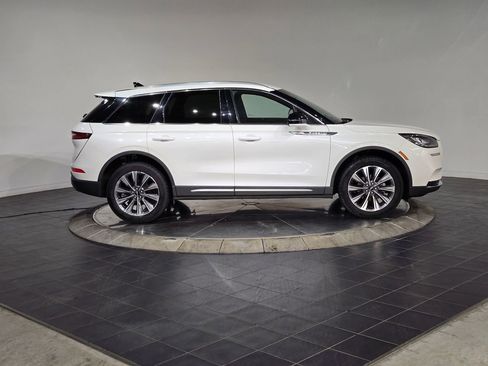 Used 2022 Lincoln Corsair Reserve image 11