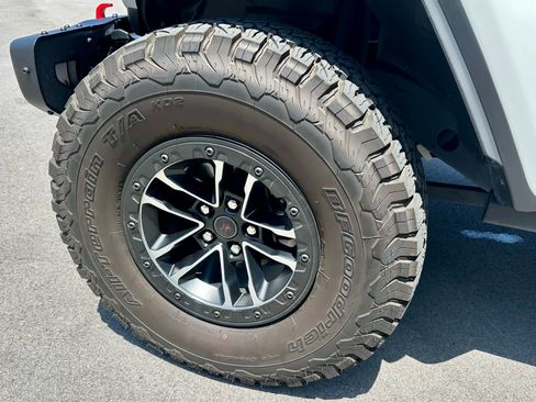 Used 2024 Jeep Wrangler Unlimited Rubicon AWD/4WD image 9