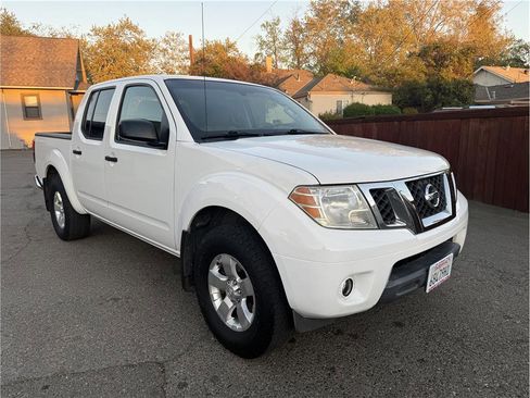 Used 2012 Nissan Frontier SV image 7