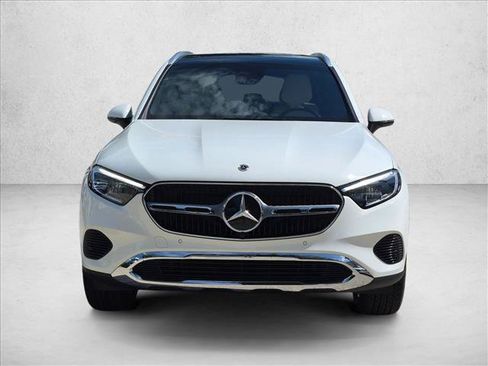 Used 2026 Mercedes-Benz GLC 300 image 2
