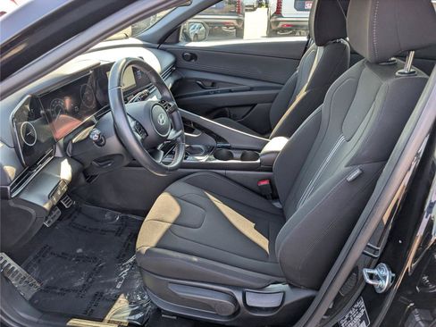 Used 2025 Hyundai Elantra SEL FWD image 15