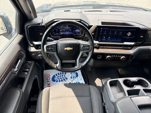 Used 2023 Chevrolet Silverado 1500 LT AWD/4WD image 15
