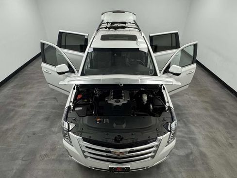 Used 2016 Cadillac Escalade ESV Luxury AWD/4WD image 12