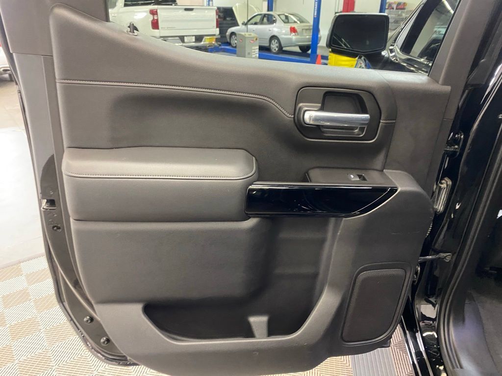 Used 2020 Chevrolet Silverado 1500 LTZ w/ LTZ Plus Package AWD/4WD image 17