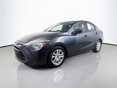 Used 2017 Toyota Yaris iA FWD image 3