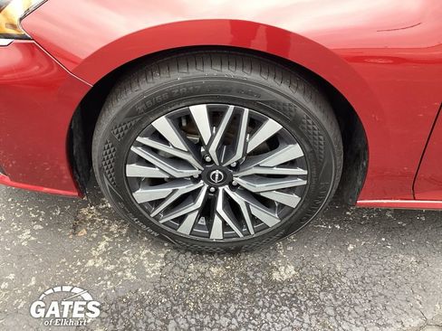 Used 2025 Nissan Altima 2.5 SV FWD image 27