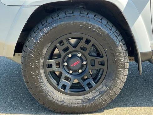 Certified 2021 Toyota 4Runner Venture w/ Moonroof Package AWD/4WD image 32