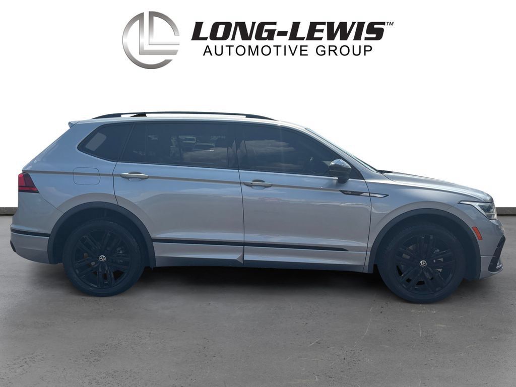 Used 2022 Volkswagen Tiguan SE R-Line FWD image 8