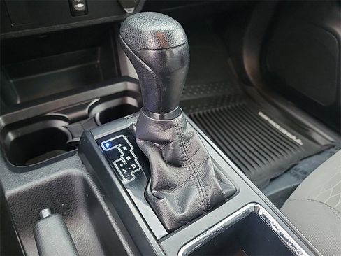 Used 2017 Toyota Tacoma SR image 28