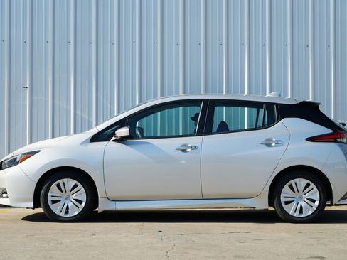 Used 2023 Nissan Leaf S image 8