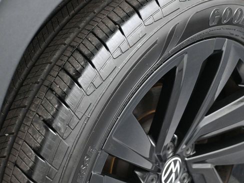 Used 2022 Volkswagen Atlas Cross Sport SE AWD/4WD image 14