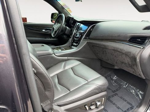 Used 2018 Cadillac Escalade Platinum AWD/4WD image 26