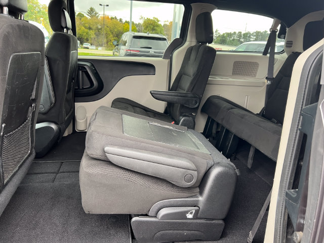 Used 2016 Dodge Grand Caravan SE FWD image 5