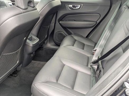 Used 2024 Volvo XC60 B5 Plus image 19