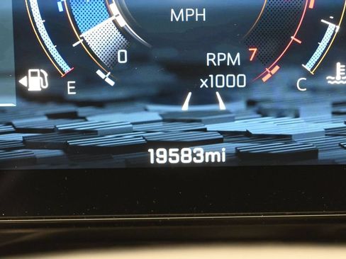 Used 2026 Chevrolet Suburban Premier AWD/4WD image 33