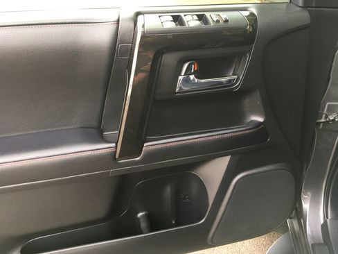 Used 2020 Toyota 4Runner Venture w/ Moonroof Package AWD/4WD image 19