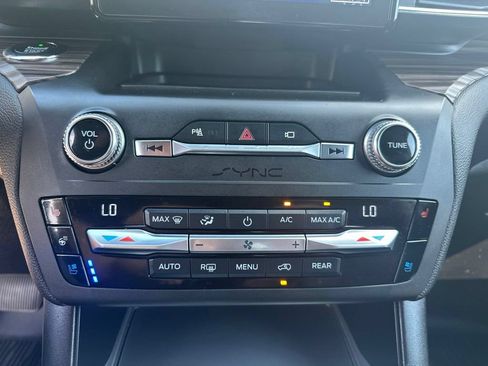Used 2020 Ford Explorer Limited AWD/4WD image 24