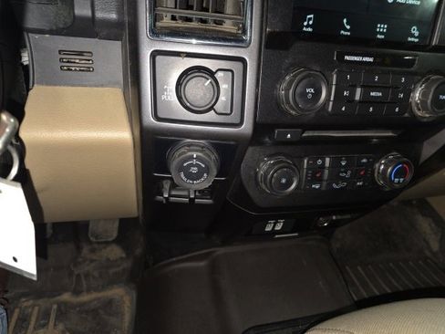 Used 2017 Ford F150 XLT w/ Equipment Group 302A Luxury image 18