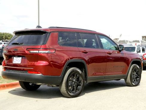 New 2025 Jeep Grand Cherokee L Laredo image 5