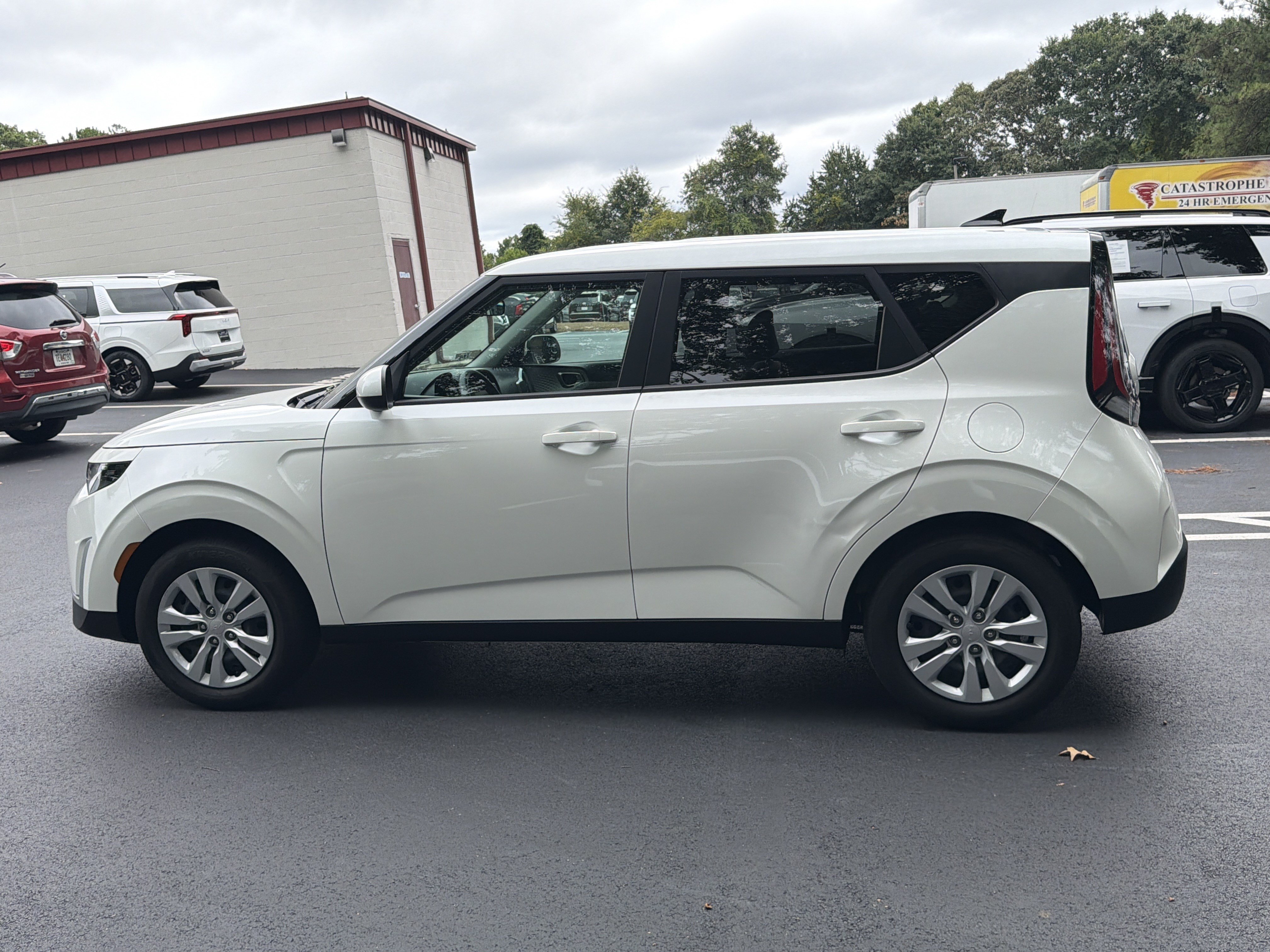 Used 2025 Kia Soul LX FWD image 4