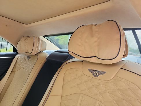 Used 2025 Bentley Flying Spur Plug-In Hybrid AWD/4WD image 40