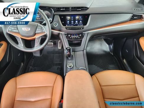 Used 2025 Cadillac XT5 Premium Luxury AWD/4WD image 2