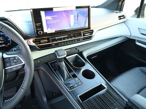 Used 2025 Toyota Sienna XSE image 32