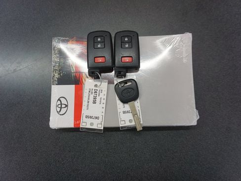 Used 2018 Toyota Tacoma TRD Sport AWD/4WD image 16