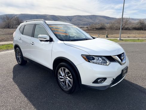 Used 2016 Nissan Rogue SL w/ SL Premium Package image 3