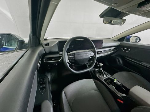 Used 2025 Kia K4 LXS image 18