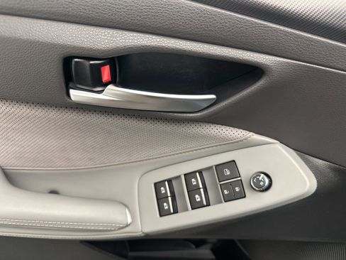 Used 2019 Toyota Avalon XSE image 25