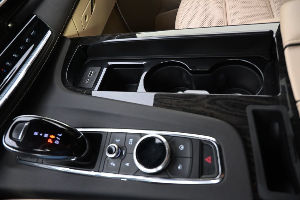 Certified 2024 Cadillac Escalade Premium Luxury w/ LPO, Floor Liner Package AWD/4WD image 33