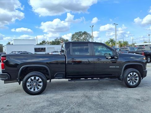 Used 2022 Chevrolet Silverado 2500 Custom w/ Custom Value Package image 8