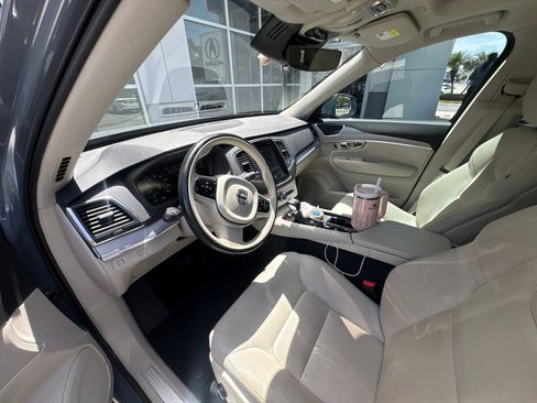 Used 2022 Volvo XC90 T5 Momentum FWD image 9