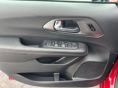 New 2026 Chrysler Pacifica Select image 4