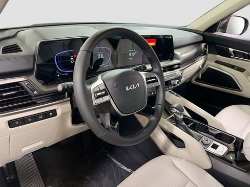 New 2025 Kia Telluride S image 9