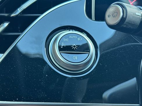 Used 2025 Mercedes-Benz E 350 Sedan image 31