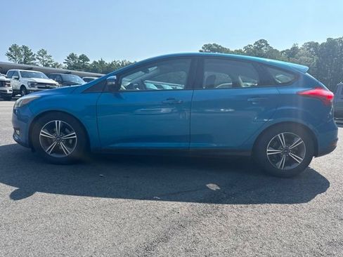 Used 2016 Ford Focus SE FWD image 2