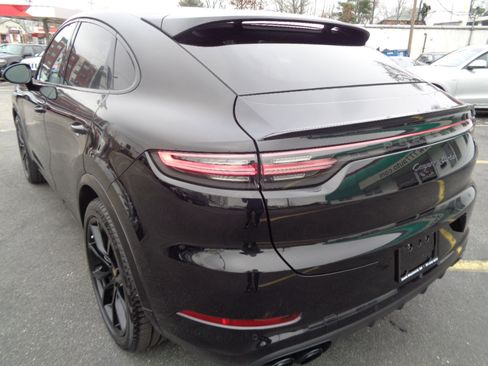 Used 2021 Porsche Cayenne Turbo w/ Performance Package (PG2) image 20