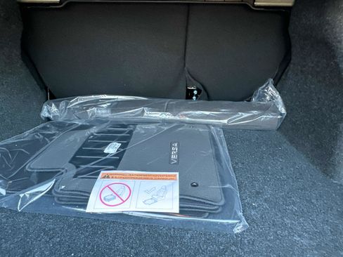 New 2025 Nissan Versa SR w/ Trunk Package image 18