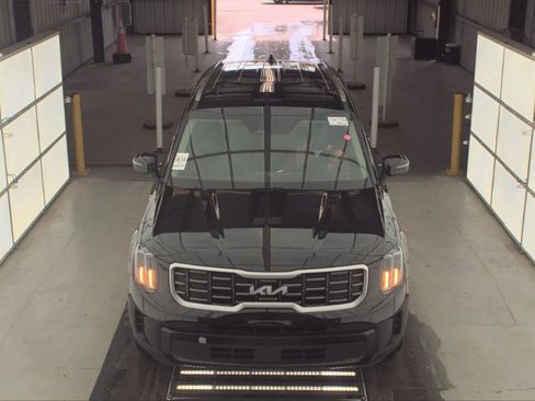 Used 2025 Kia Telluride S image 8