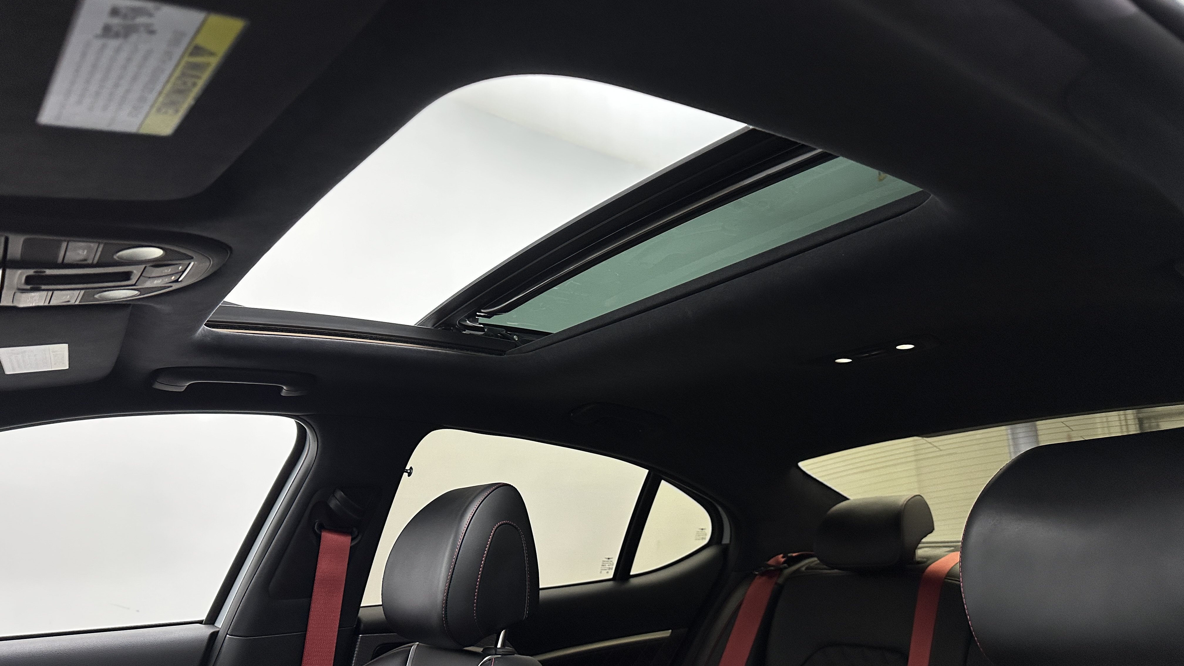Used 2022 Genesis G70 3.3T RWD image 4
