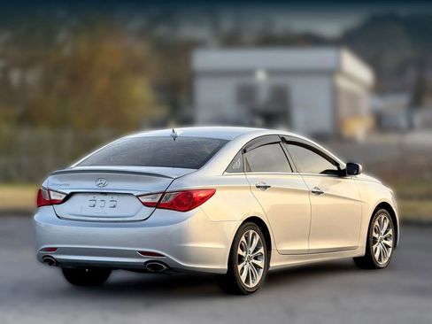 Used 2013 Hyundai Sonata SE w/ Navigation & Sunroof Pkg image 9