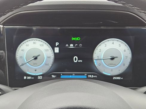 Used 2025 Hyundai Elantra SEL image 21