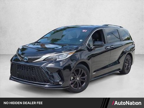 Used 2021 Toyota Sienna XSE w/ XSE Plus Package FWD image 1