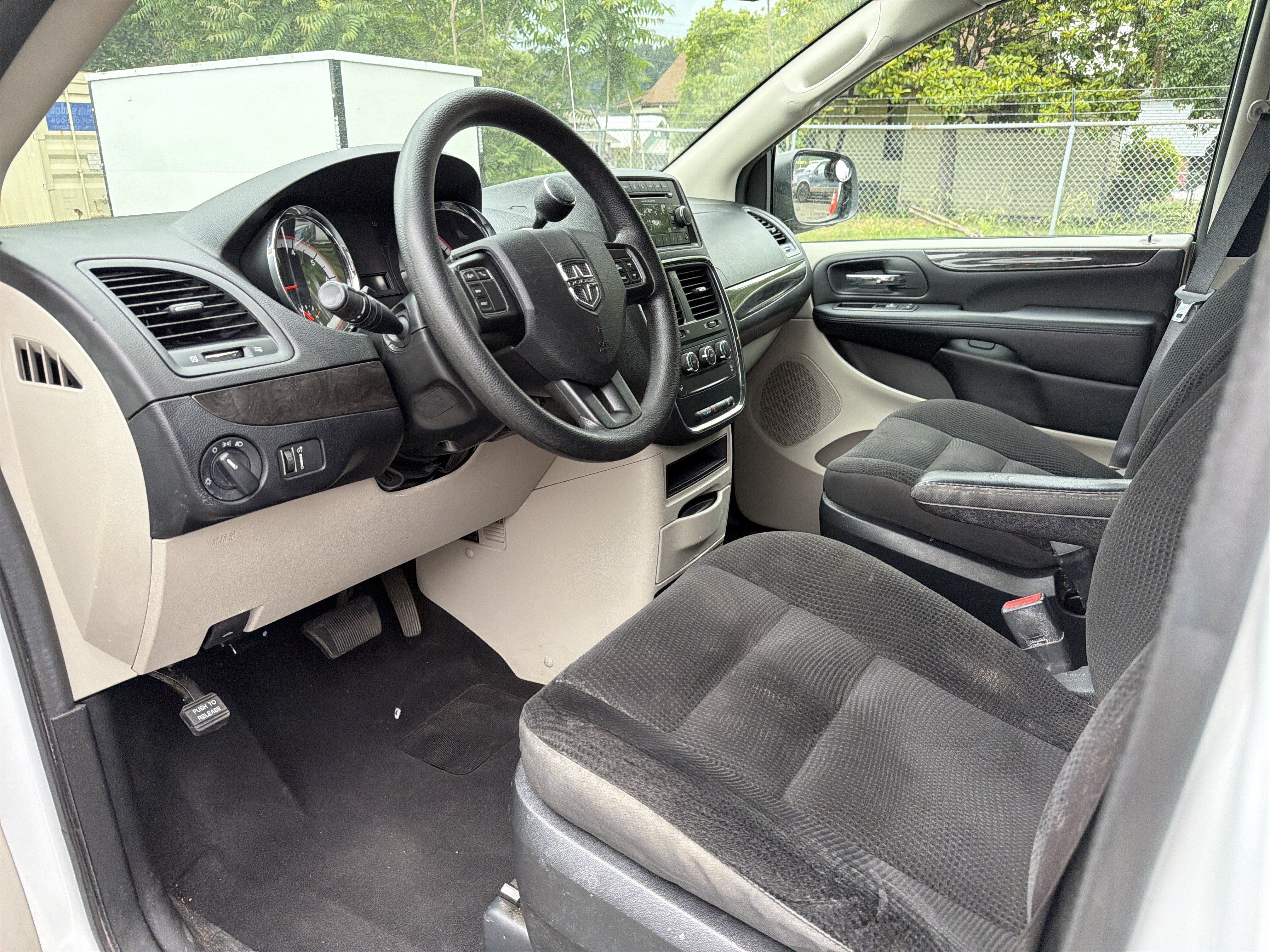 Used 2019 Dodge Grand Caravan w/ UConnect Hands-Free Group FWD image 7