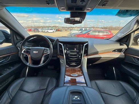 Used 2017 Cadillac Escalade Premium Luxury image 17