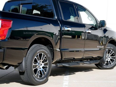 Used 2021 Nissan Titan SV w/ SV Convenience Package RWD image 34