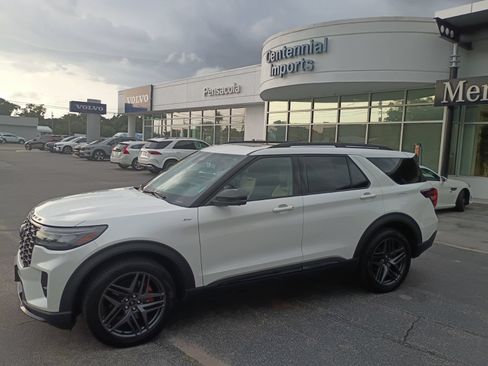 Used 2025 Ford Explorer ST-Line w/ Premium Package AWD/4WD image 2